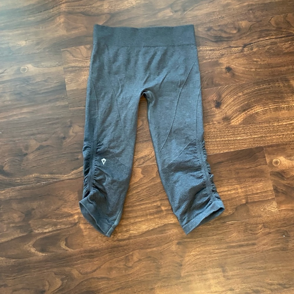 Ivivva Breathe Love Crop Seamless Gray Size 10 - Picture 4 of 5